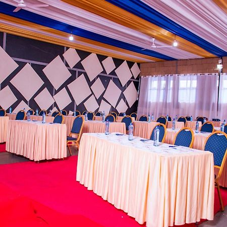 Buraha Zenoni Hotel And Resort ناكورو المظهر الخارجي الصورة