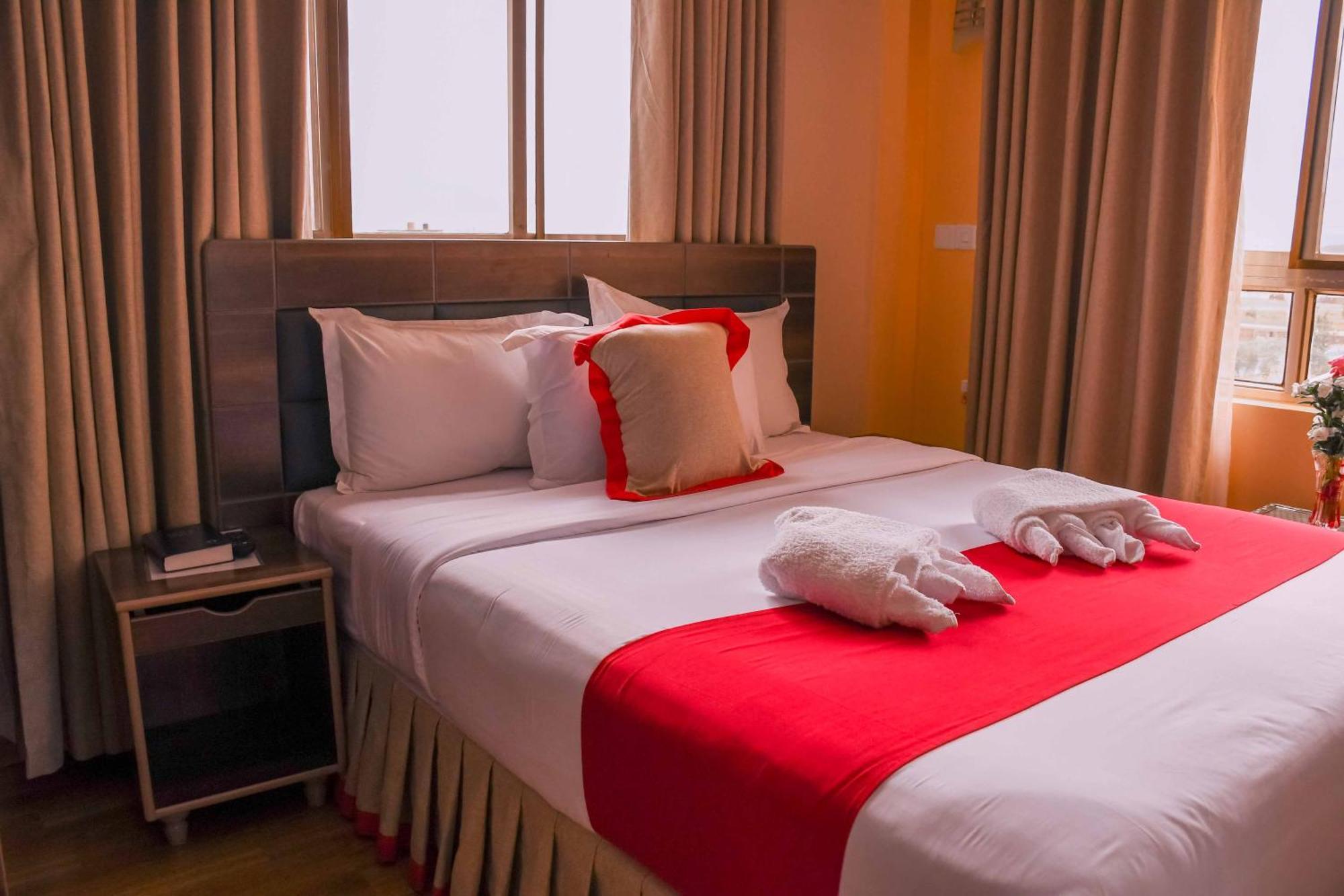 Buraha Zenoni Hotel And Resort ناكورو المظهر الخارجي الصورة
