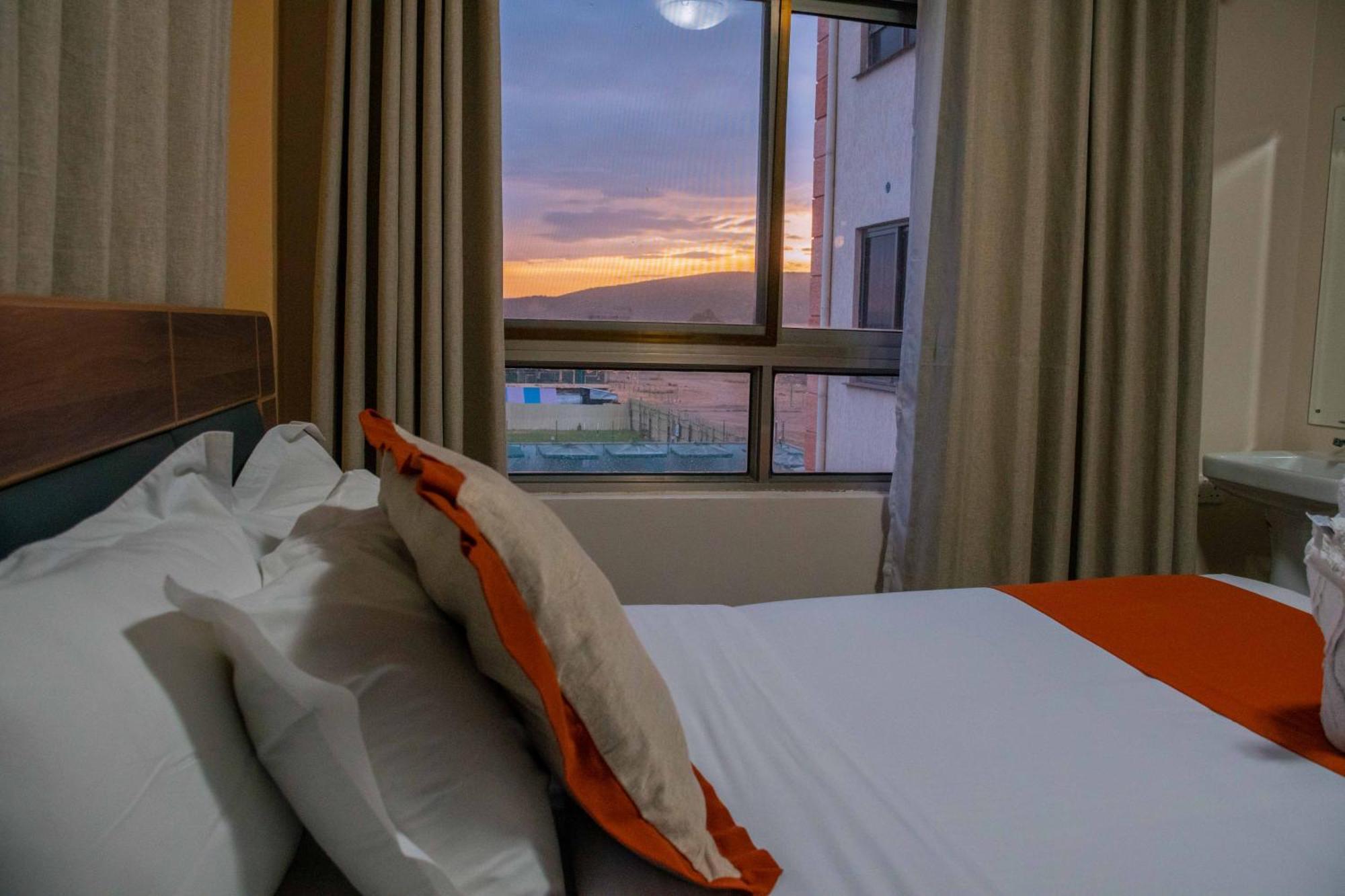 Buraha Zenoni Hotel And Resort ناكورو المظهر الخارجي الصورة