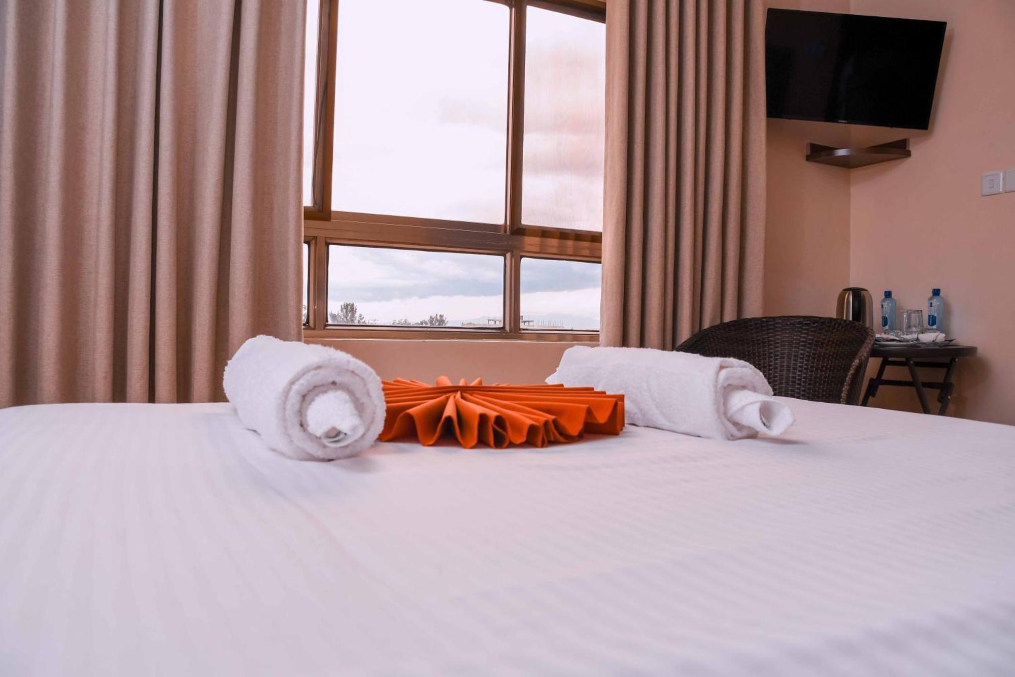 Buraha Zenoni Hotel And Resort ناكورو المظهر الخارجي الصورة