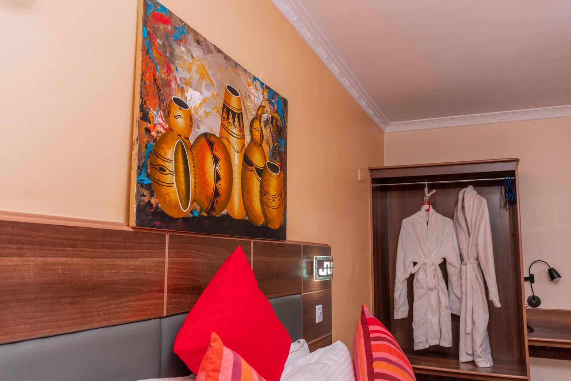 Buraha Zenoni Hotel And Resort ناكورو المظهر الخارجي الصورة