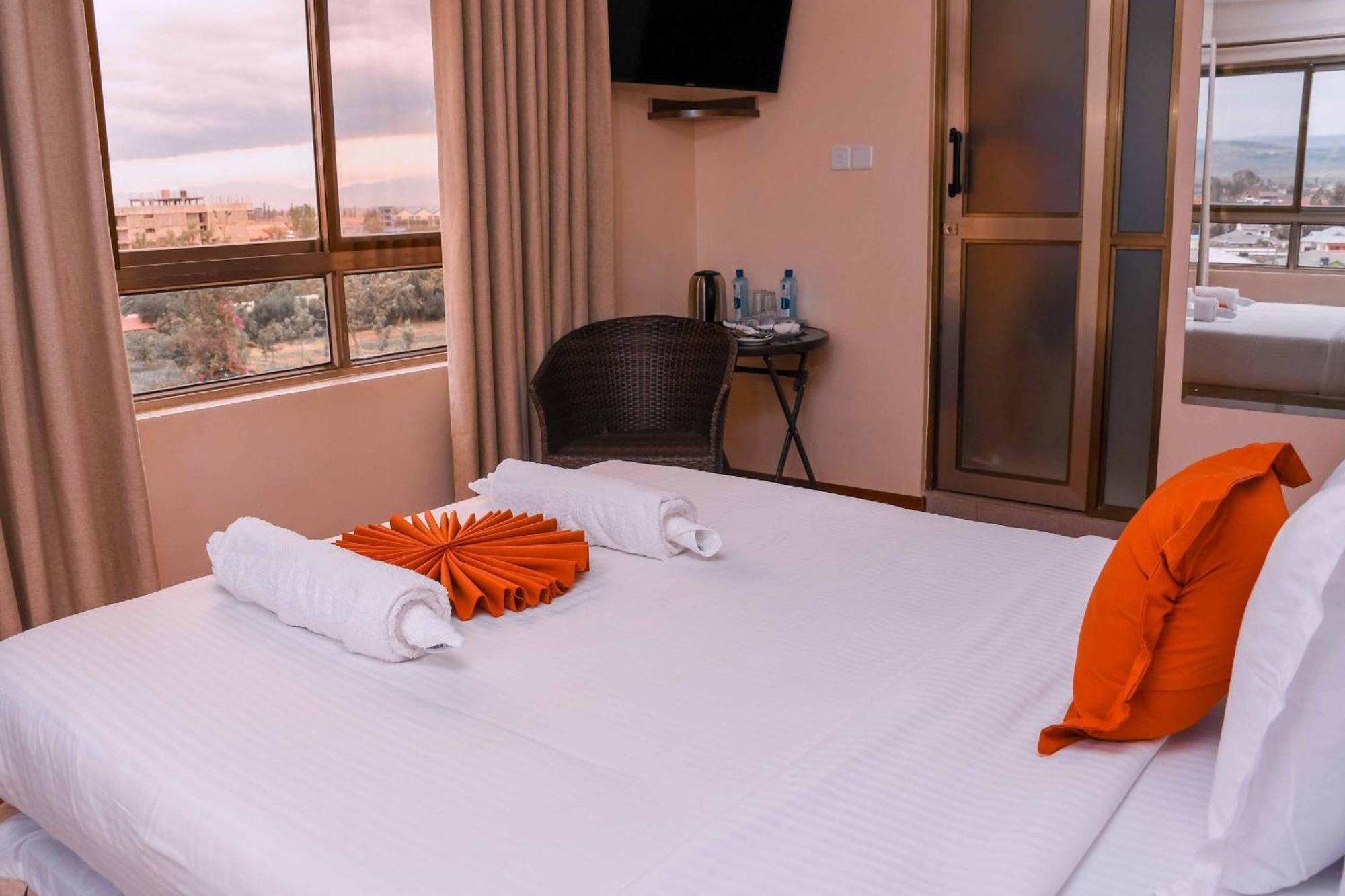 Buraha Zenoni Hotel And Resort ناكورو المظهر الخارجي الصورة
